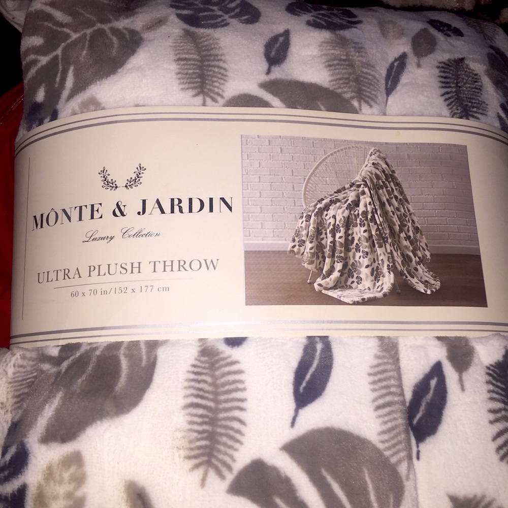 MONTE & JARDIN PLUSH BLANKET